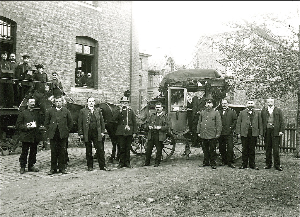 Die letzte Postkutsche von Herborn nach Rennerod im April 1906. Bild: Winfried Rohrbeck.