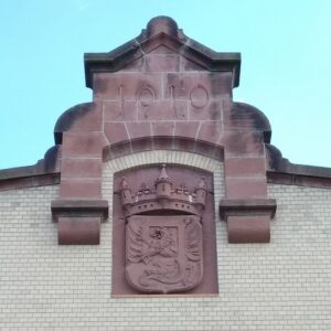 Städtisches Wappen von Gießen am Portal des Schlachthofes