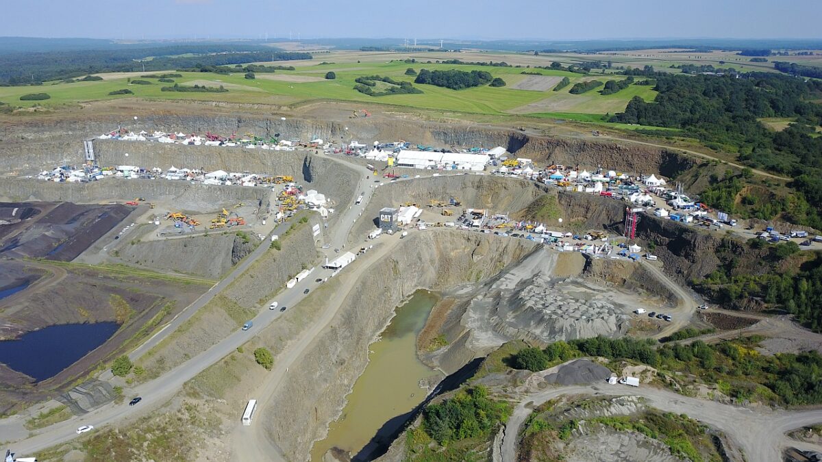 Die steinexpo findet in Europas größtem Basaltsteinbruch in Homberg/Nieder-Ofleiden (Vogelsbergkreis / Mittelhessen) statt